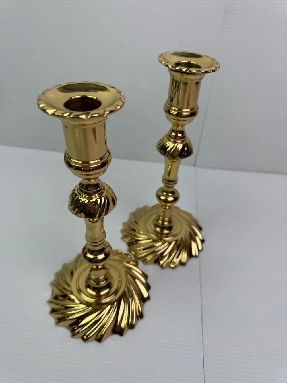 VTG Baldwin Solid Brass Candlesticks Pair Swirl Base Queen Ann USA 9” W/ Inserts